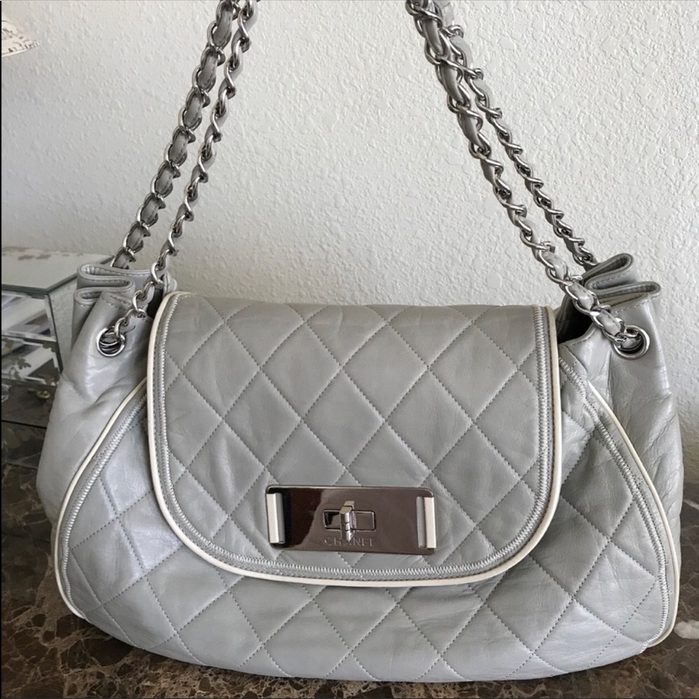 CHANEL AUTHENTIC GREY BAG LEATHER
